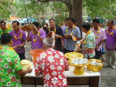 กิจกรรมประเพณีสงกรานต์ ประจำปี 2558