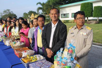 ทำบุญตักบาตร เนื่องในเทศกาลปีใหม่ ปี 2558