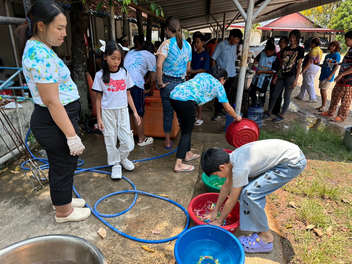 โครงการฝึกอบรมส่งเสริมอาชีพระยะสั้นตำบลภูหลวง ประจำปี 2567 กิจกรรม : เรียนรู้กระบวนการจัดกิจกรรมการทำเสื้อมัดย้อมสำหรับเด็กและเยาวชนตำบลภูหลวง