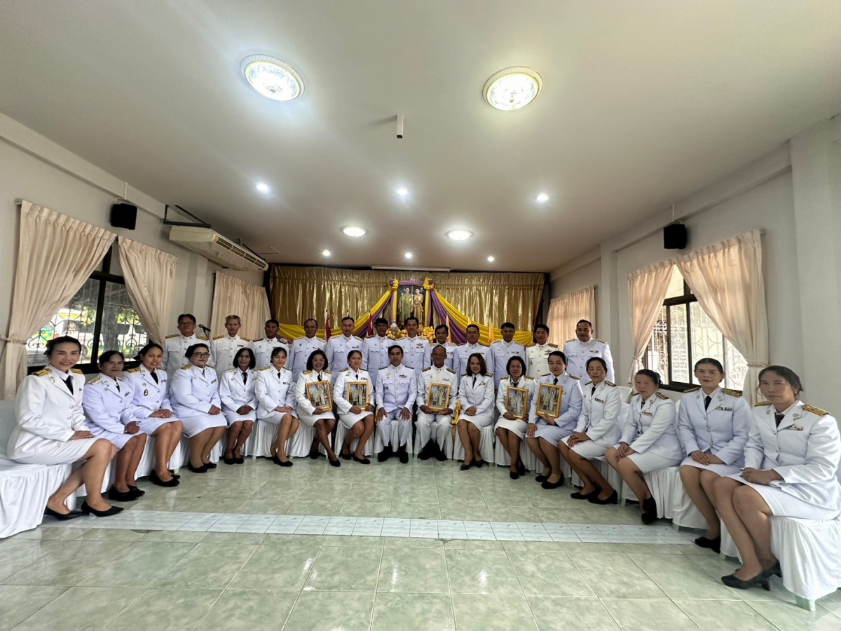 พิธีรับพระราชทานพระบรม ฉายาลักษณ์พระบาทสมเด็จพระเจ้าอยู่หัว และสมเด็จพระนางเจ้าฯ พระบรมราชินี
