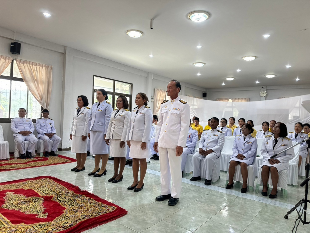 พิธีรับพระราชทานพระบรม ฉายาลักษณ์พระบาทสมเด็จพระเจ้าอยู่หัว และสมเด็จพระนางเจ้าฯ พระบรมราชินี