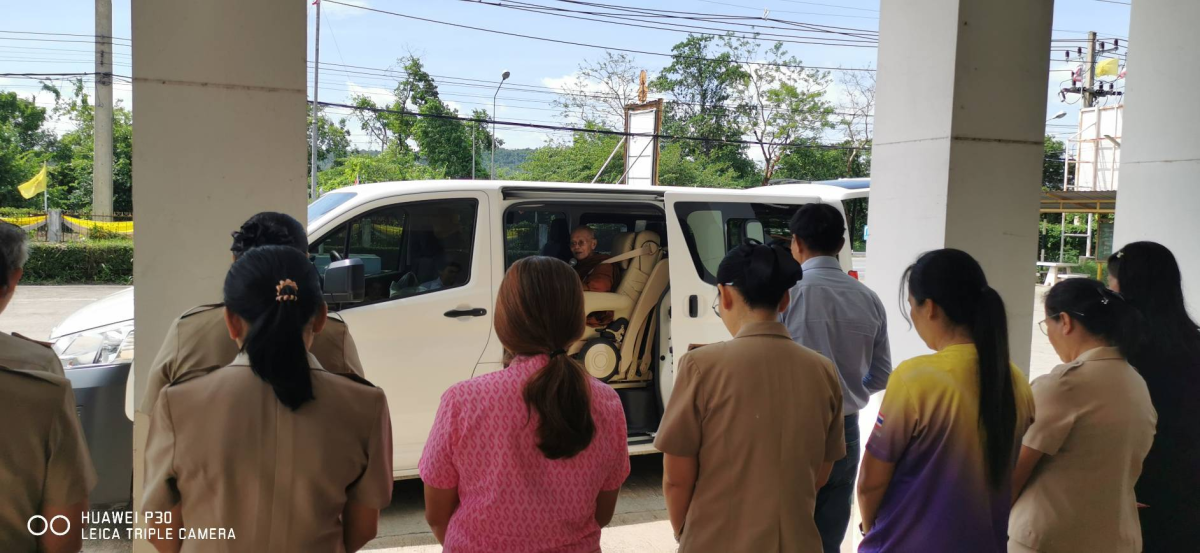 กิจกรรมการเดินจงกรมพัฒนาจิตใจของพนักงานลูกจ้าง อบต.ภูหลวง