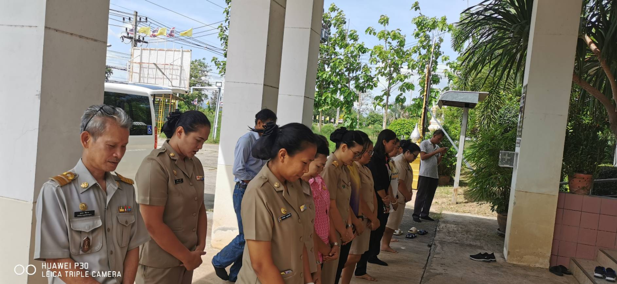 กิจกรรมการเดินจงกรมพัฒนาจิตใจของพนักงานลูกจ้าง อบต.ภูหลวง