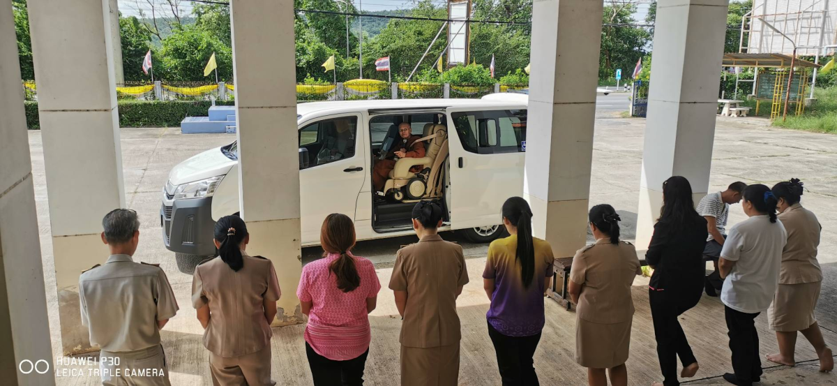 กิจกรรมการเดินจงกรมพัฒนาจิตใจของพนักงานลูกจ้าง อบต.ภูหลวง