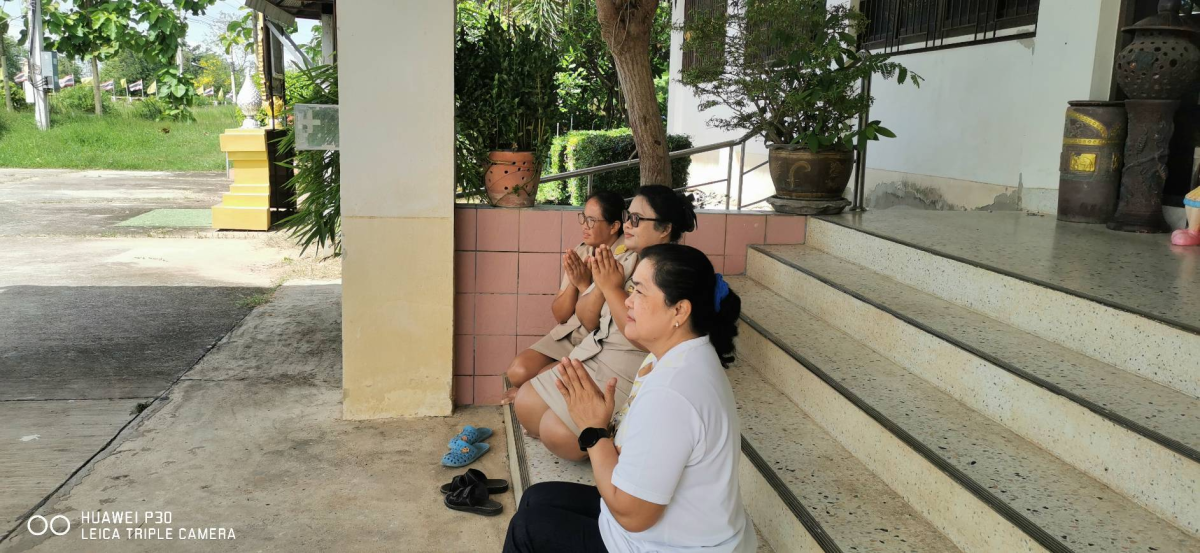 กิจกรรมการเดินจงกรมพัฒนาจิตใจของพนักงานลูกจ้าง อบต.ภูหลวง