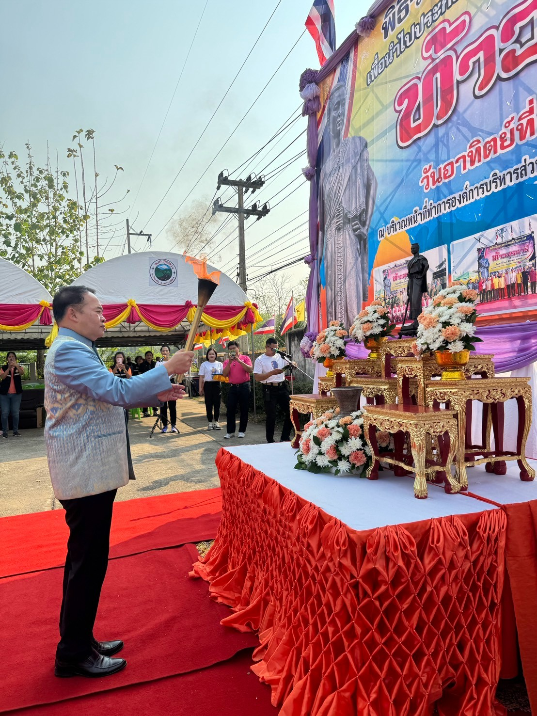 พิธีรับมอบคบไฟและวิ่งคบไฟ เพื่อนำไปประกอบในพิธีเปิดงานฉลองวันแห่งชัยชนะของท้าวสุรนารี ประจำปี 2568