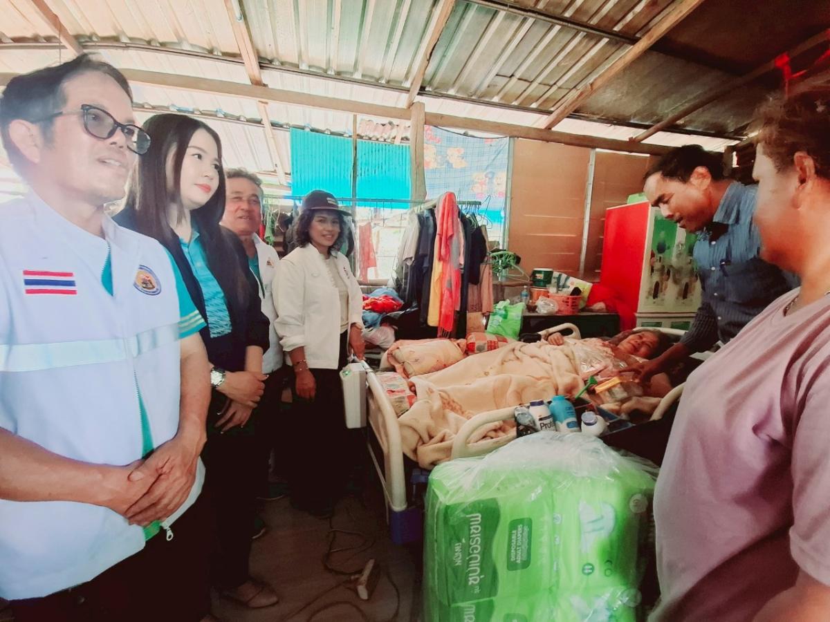 ลงพื้นที่หมูู่บ้านตำบลภูหลวง มอบผ้าอ้อมสำเร็จรูปแก่ผู้ป่วยติดเตียง (ประจำเดือน เมษายน,พฤษภาคม 2568)