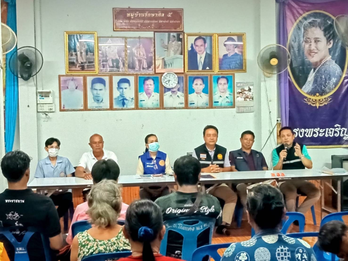 ประชุมประชาคม ตามโครงการ มหาดไทยสีขาว สร้างพื้นที่ปลอดภัยจากยาเสพติด