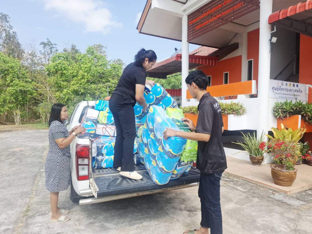 มอบผ้าอ้อมสำเร็จรูป เพื่อช่วยเหลือผู้ป่วยติดเตียง ในความดูแลของศูนย์ส่งเสริมฟื้นฟูและพัฒนาคุณภาพชีวิตผู้สูงอายุและผู้พิการตำบลภูหลวง