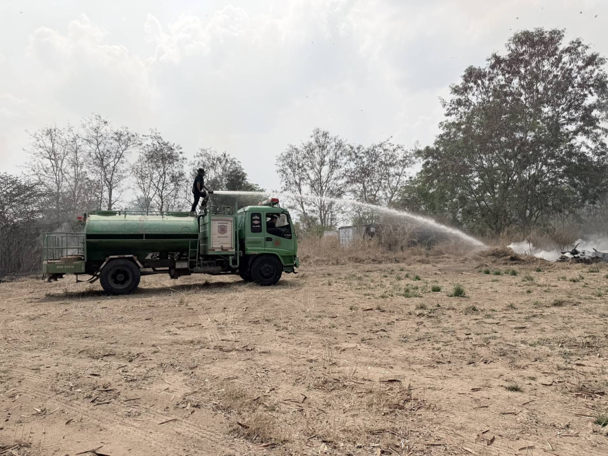 ดำเนินการระงับเหตุเพลิงไหม้ป่าบริเวณหลังหมู่บ้านหลุมเงิน หมู่ที่ ๕ 