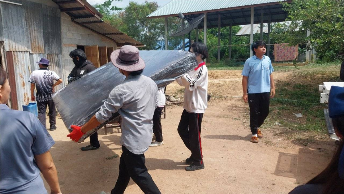ส่งมอบครุภัณฑ์และวัสดุทางการแพทย์ พร้อมด้วยผ้าอ้อมสำเร็จรูป ให้ กับผู้ป่วยในศูนย์ส่งเสริมและฟื้นฟู คุณภาพชีวิตผู้สูงอายุ ผู้พิการ และผู้ด้อยโอกาสตำบลภูหลวง