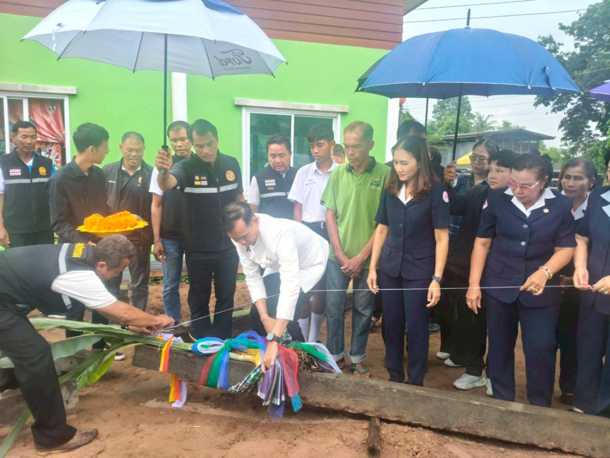 พิธีลงเสาเอกสร้างบ้านกองทุนย่าโม โครงการรวมพลังปักธงชัย สานสายใยชุมชน  