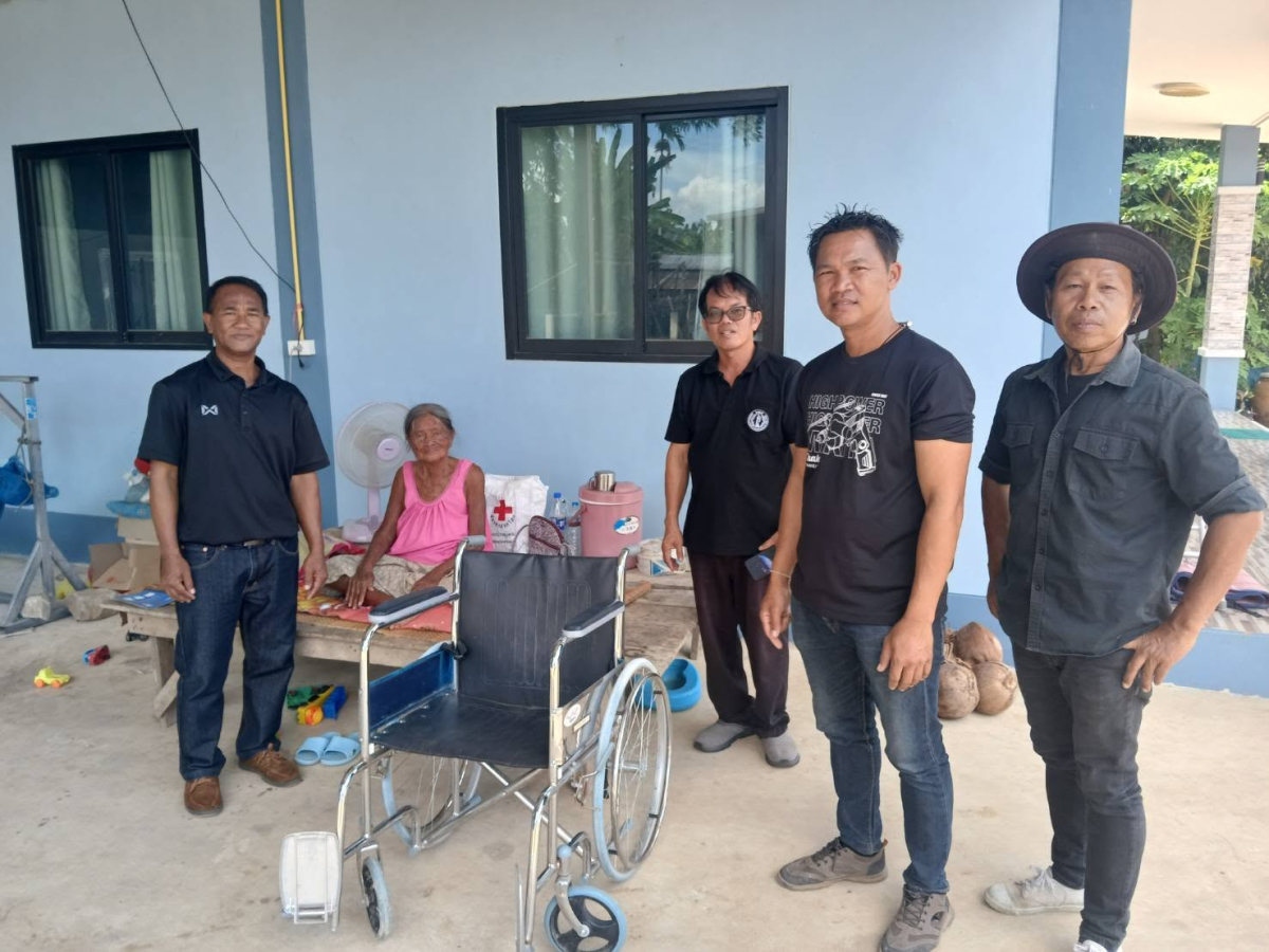 ส่งมอบรถเข็น และผ้าอ้อมสำเร็จรูป ให้กับผู้ป่วยในศูนย์ส่งเสริมและฟื้นฟู คุณภาพชีวิตผู้สูงอายุ ผู้พิการ และผู้ด้อยโอกาสตำบลภูหลวง
