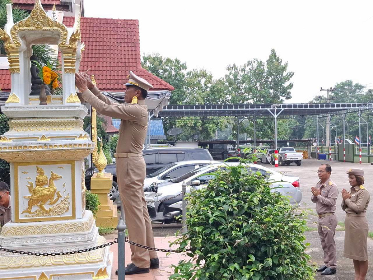 สักการะศาลพระภูมิเจ้าที่ และศาลตา ศาลยาย สิ่งศักดิ์สิทธิ์ประจำเทศบาลตำบลภูหลวง