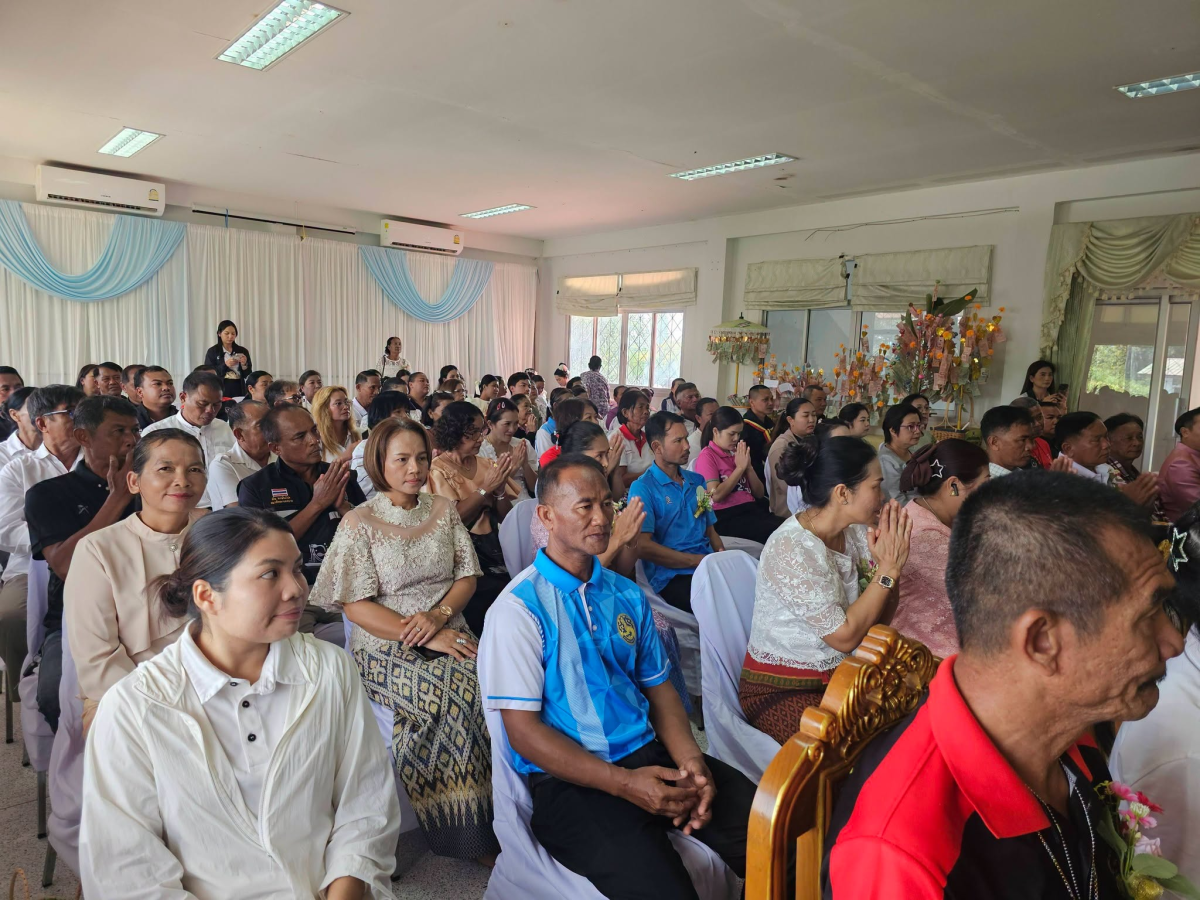 ร่วมพิธีทอดผ้าป่าสามัคคี เพื่อสมทบทุนในการก่อสร้างอาคารอเนกประสงค์